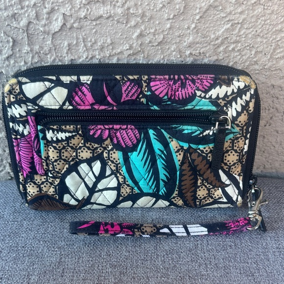 𝓿𝓔𝓡𝓐 𝓑𝓡𝓐𝓓𝓛𝓔𝓨 Floral Patterned Women's Wallet bundle (some callouts) - Picture 8 of 14